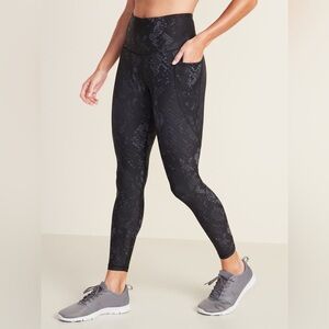 Old Navy Elevate Active Go-Dry Black and Gray Snake Print Leggings Small